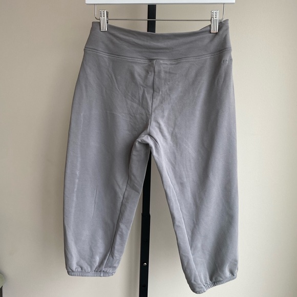 Nike Dri Fit Cropped Drawstring Pants - Picture 4 of 4